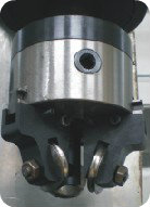 Adjustable spin riveting machine head